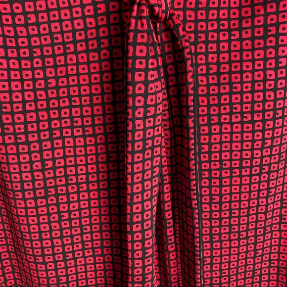 PERSEPTION CONCEPT Career Red & Black Print Top - Picture 2 of 7